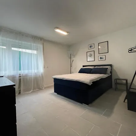 Ferienzimmer - In Unterhausen * Lichtenstein (Baden-Wurttemberg)